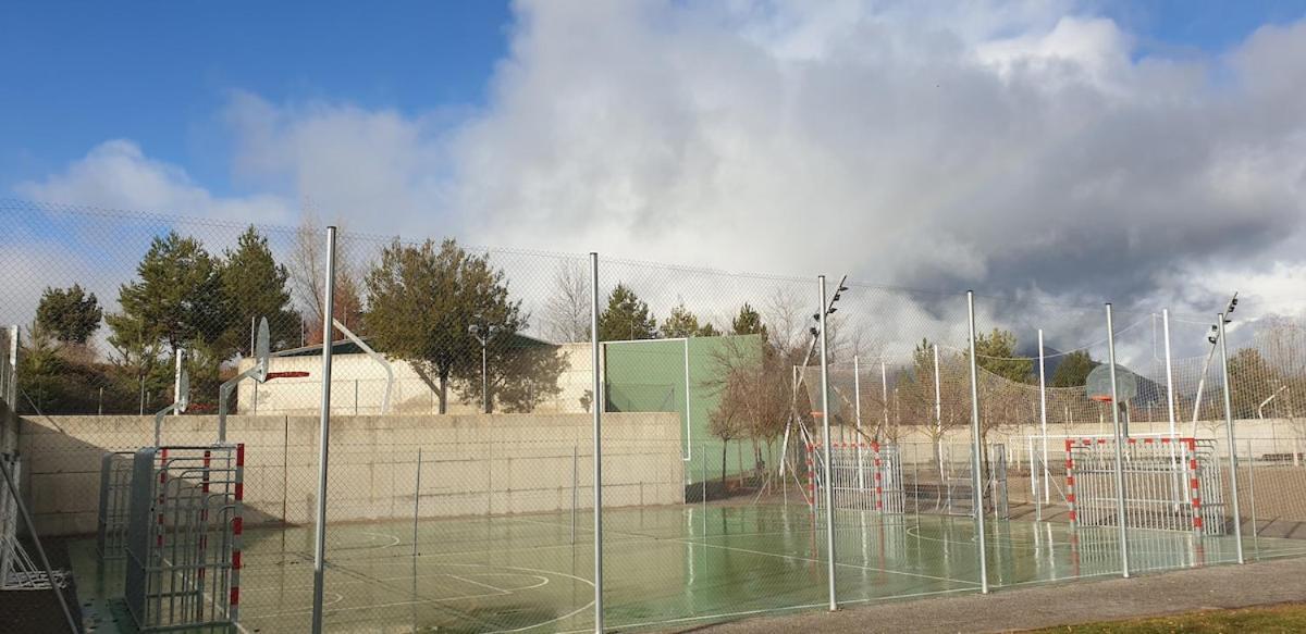 Chalet Adosado Entero, Bbq Y Piscina Comunitaria Sabiñánigo Екстериор снимка