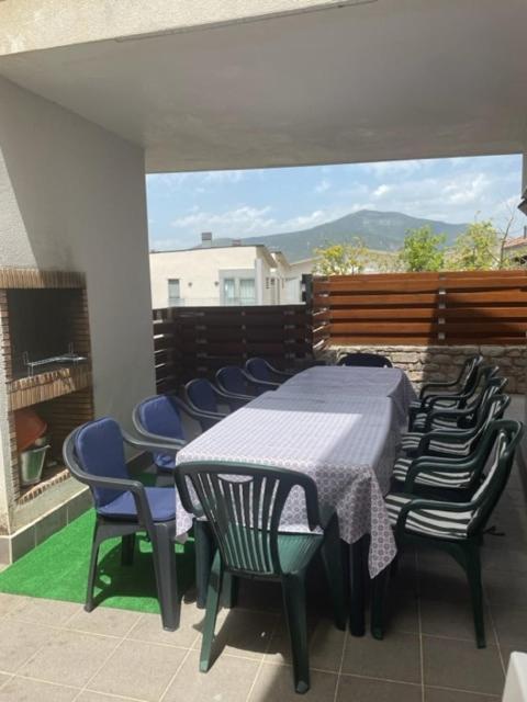 Chalet Adosado Entero, Bbq Y Piscina Comunitaria Sabiñánigo Екстериор снимка